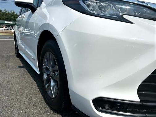 2021 Toyota Sienna LE