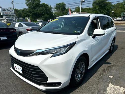 2021 Toyota Sienna LE