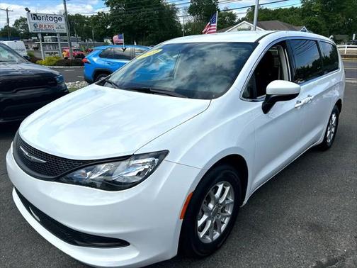 2022 Chrysler Voyager LX