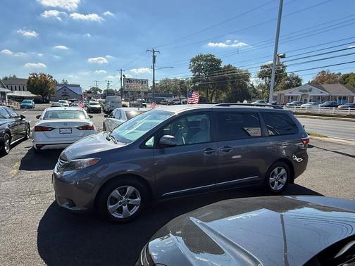 2017 Toyota Sienna LE