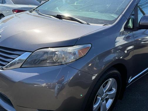 2017 Toyota Sienna LE