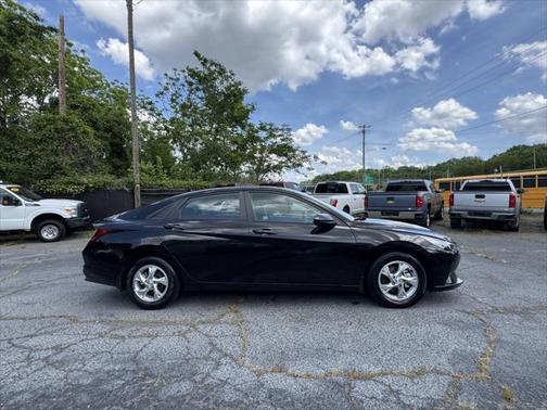 2021 Hyundai ELANTRA SE