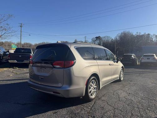 2021 Chrysler Voyager LXI