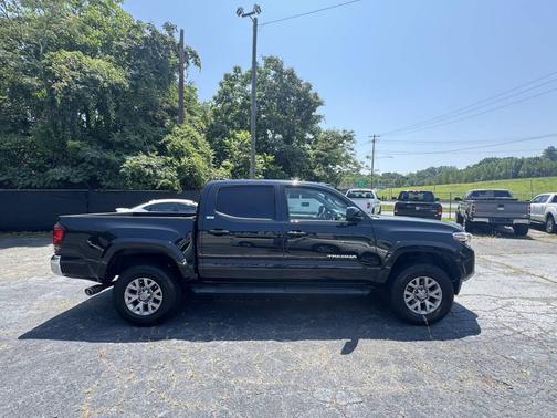 Black 2018 Toyota Tacoma SR5