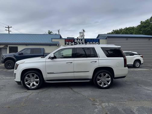 Crystal White Tricoat 2017 Cadillac Escalade Luxury