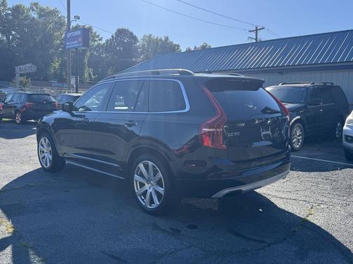 2016 Volvo XC90 T6 Momentum