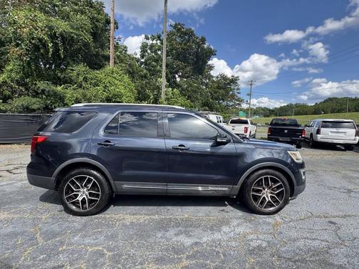 Blue Jeans Metallic 2017 Ford Explorer XLT