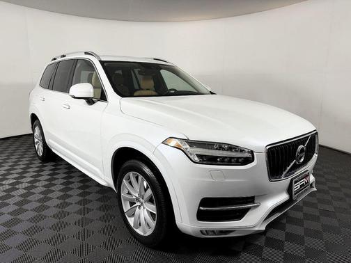 Crystal White Pearl 2016 Volvo XC90 T6 Momentum