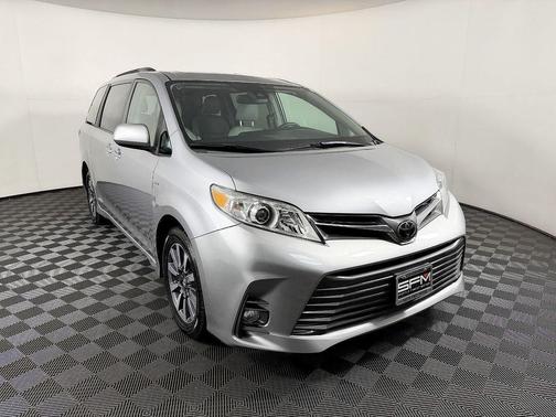 2018 Toyota Sienna XLE
