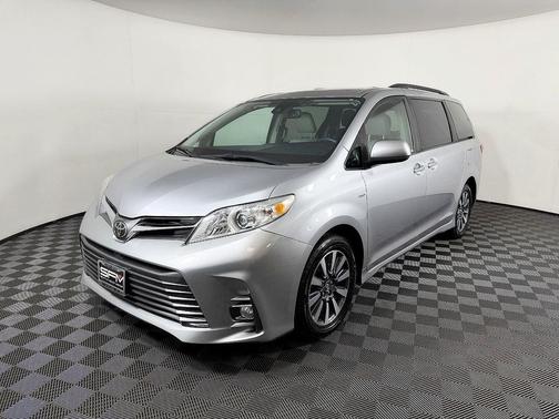 2018 Toyota Sienna XLE