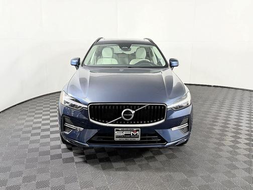 2022 Volvo XC60 B5 Momentum