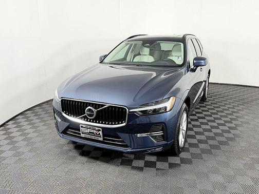 2022 Volvo XC60 B5 Momentum