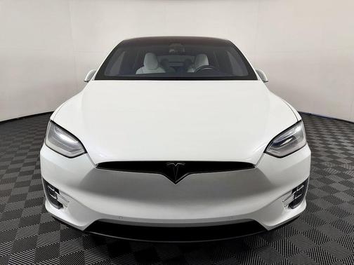 Pearl White Multi-Coat 2017 Tesla Model X 100D