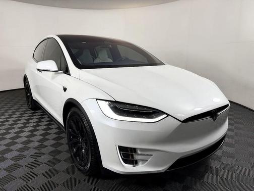 Pearl White Multi-Coat 2017 Tesla Model X 100D