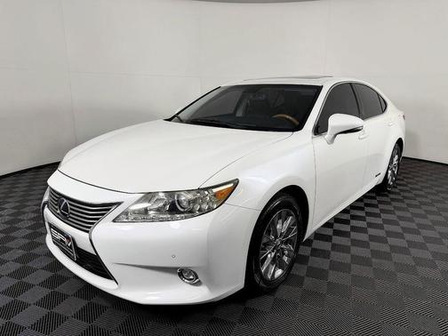 Starfire Pearl 2014 Lexus ES 300h Base
