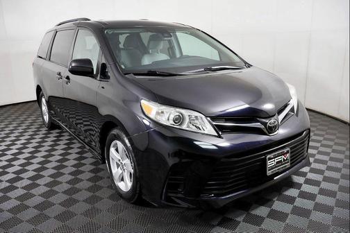 2019 Toyota Sienna LE