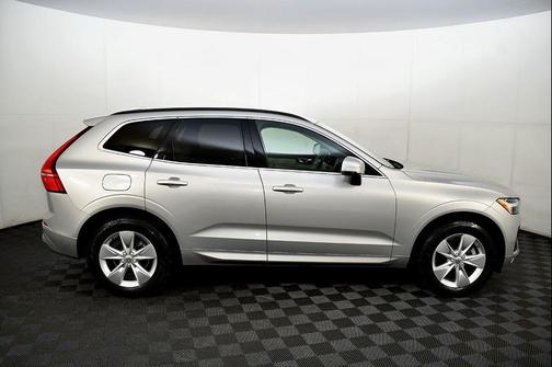 2022 Volvo XC60 B5 Momentum