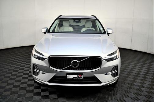 2022 Volvo XC60 B5 Momentum