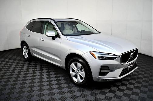 2022 Volvo XC60 B5 Momentum