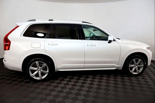 2016 Volvo XC90 Hybrid T8 Momentum