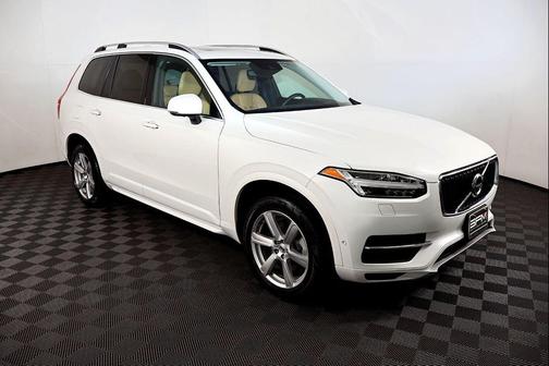 2016 Volvo XC90 Hybrid T8 Momentum