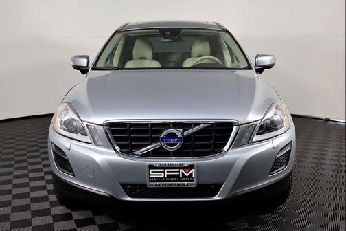 Electric Silver Metallic 2013 Volvo XC60 T6