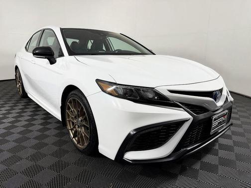 Ice Cap 2023 Toyota Camry SE
