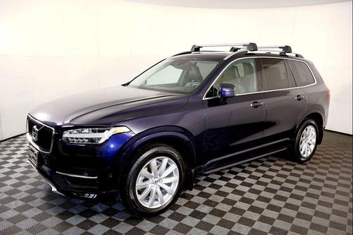 2017 Volvo XC90 T6 Momentum