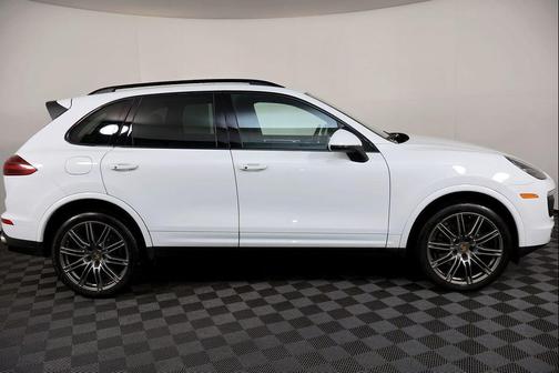 2017 Porsche Cayenne Platinum Edition