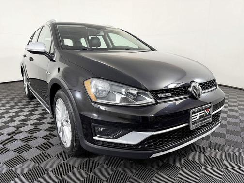Deep Black Pearl 2017 Volkswagen Golf Alltrack TSI SE