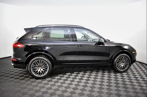 2017 Porsche Cayenne Platinum Edition