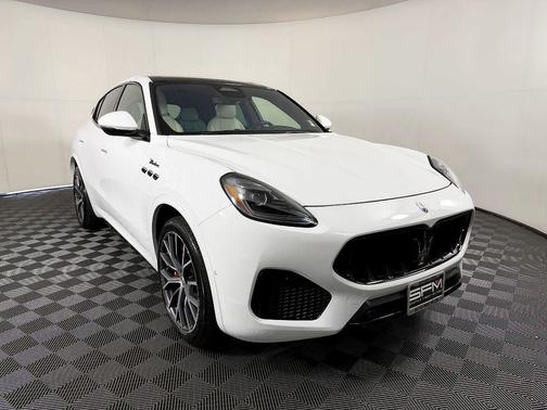 Bianco 2023 Maserati Grecale Modena