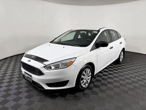 Oxford White 2018 Ford Focus SE