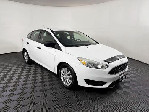 Oxford White 2018 Ford Focus SE