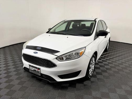 Oxford White 2018 Ford Focus SE
