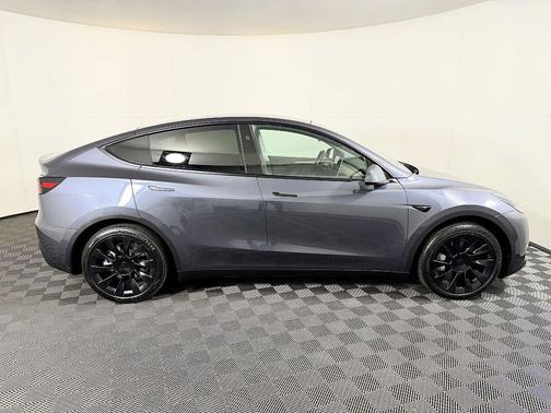 2023 Tesla Model Y RWD