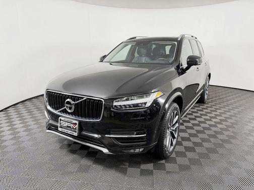 2016 Volvo XC90 T6 Momentum