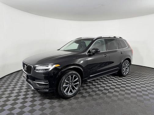 2016 Volvo XC90 T6 Momentum