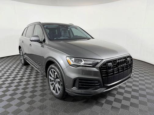 2023 Audi Q7 45 Premium Plus