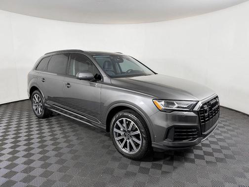 2023 Audi Q7 45 Premium Plus