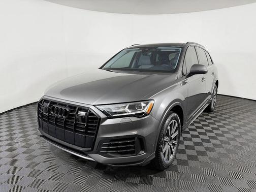 2023 Audi Q7 45 Premium Plus