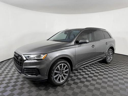 2023 Audi Q7 45 Premium Plus