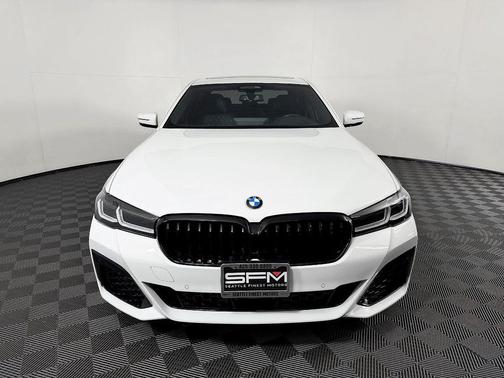 Alpine White 2022 BMW M550 i Xdrive