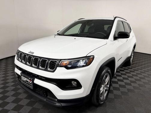 Bright White Clearcoat 2024 Jeep Compass Latitude