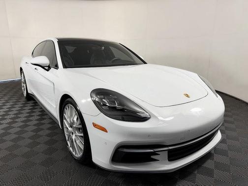 Carrara White Metallic 2017 Porsche Panamera 4