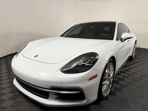 Carrara White Metallic 2017 Porsche Panamera 4