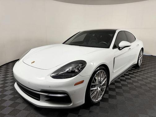 Carrara White Metallic 2017 Porsche Panamera 4
