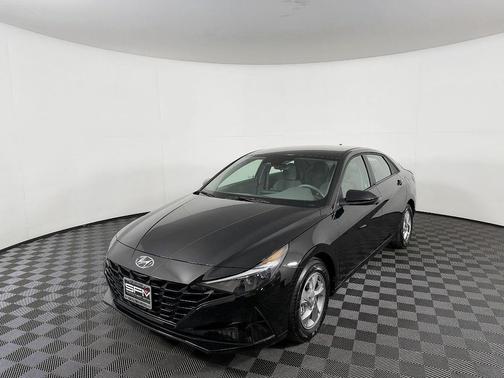 Phantom Black 2022 Hyundai ELANTRA SE