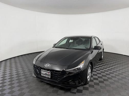 Phantom Black 2022 Hyundai ELANTRA SE