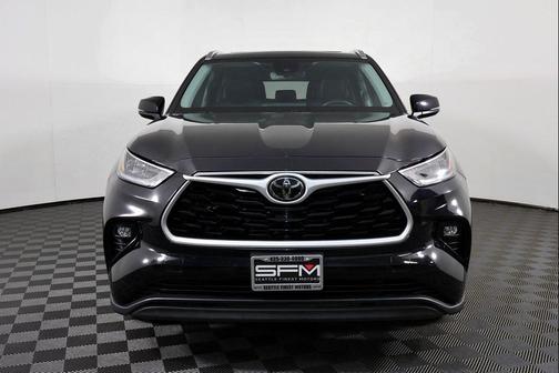 Midnight Black Metallic 2020 Toyota Highlander XLE